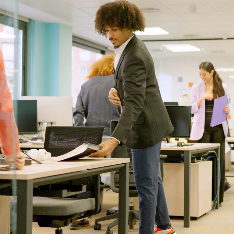 Verschiedene Mitarbeiter in einem Unternehmen